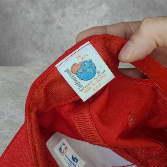 Vintage 80s 'Chicago Bulls' NBA red snapback hat - Picture 3 of 3